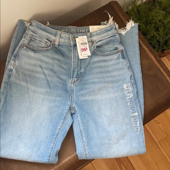 NWT American Eagle Mom Jean, soft knit, High rise. Size 2 (26). - Picture 5 of 7